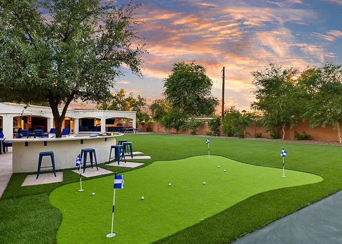 Luxury Ranch With Pool, Pickleball & Holiday home