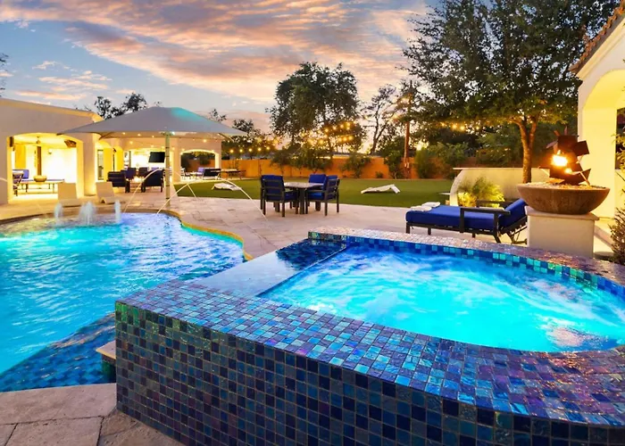 Luxury Ranch With Pool, Pickleball & Holiday home *