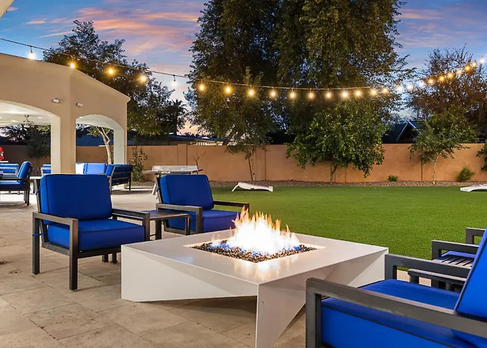 Luxury Ranch With Pool, Pickleball & Holiday home
