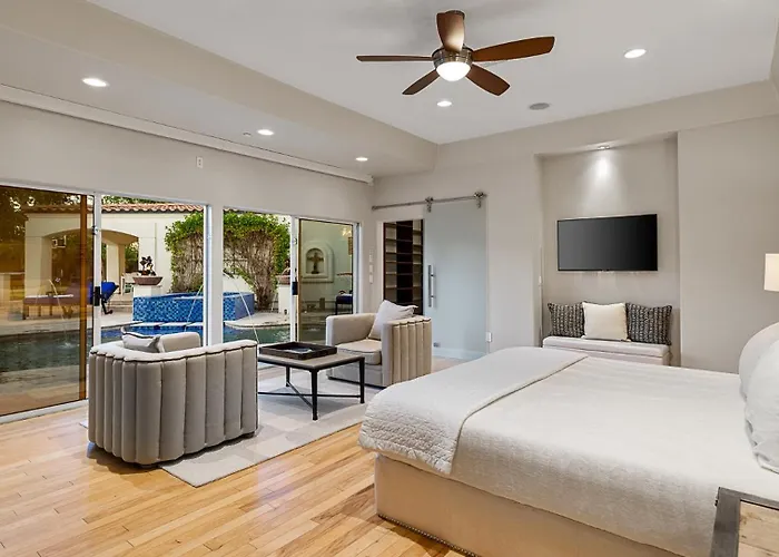 Luxury Ranch With Pool, Pickleball & Holiday home *