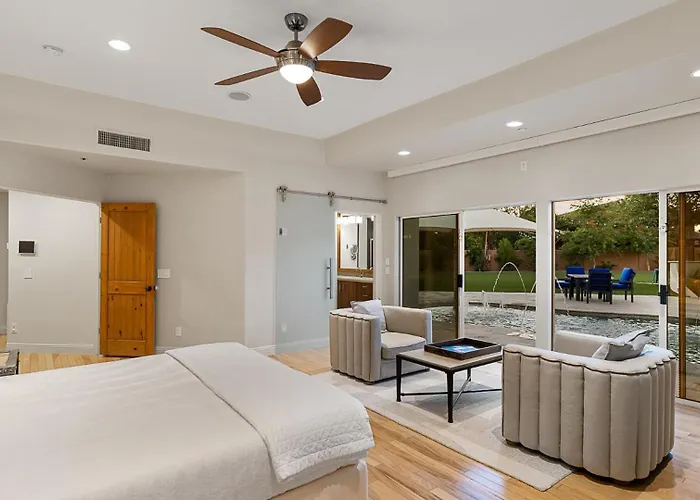 Luxury Ranch With Pool, Pickleball & Holiday home *